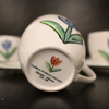 Ulrica Hydman-Vallien, kaffekoppar med fat, 7st, "Tulip", Kosta Boda.