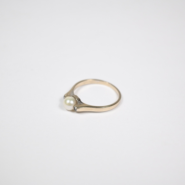 Pärlring i 18k vitguld