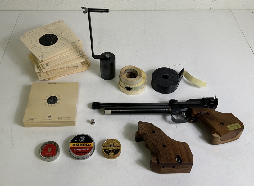 Sportskyttepistol med tillbehör Feinwerkbau Westinger & Altenburger KG. Oberndorf’N. Mod. 2 Cal. 4,5/177