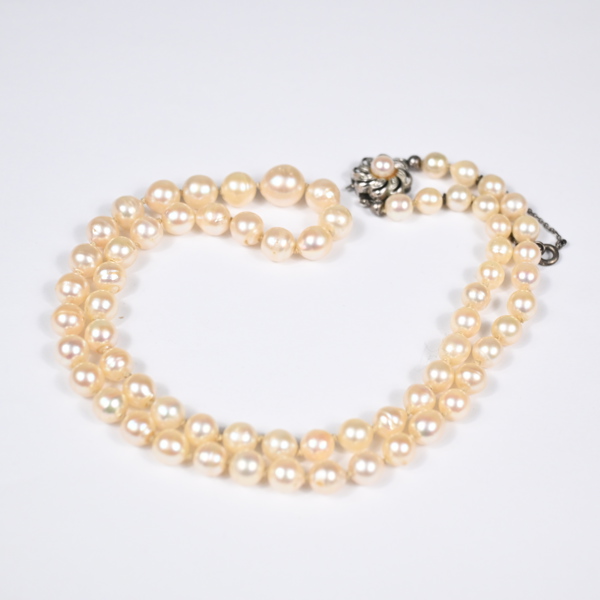 Pärlcollier, lås i silver, 1900-tal.