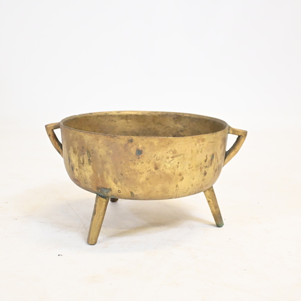 Trefot i mässing, 1800-tal.