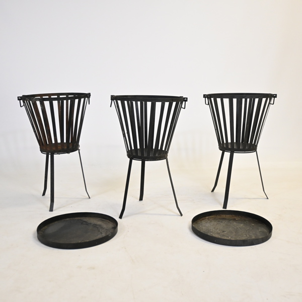 Eldkorgar i smide, 3st, samtida.