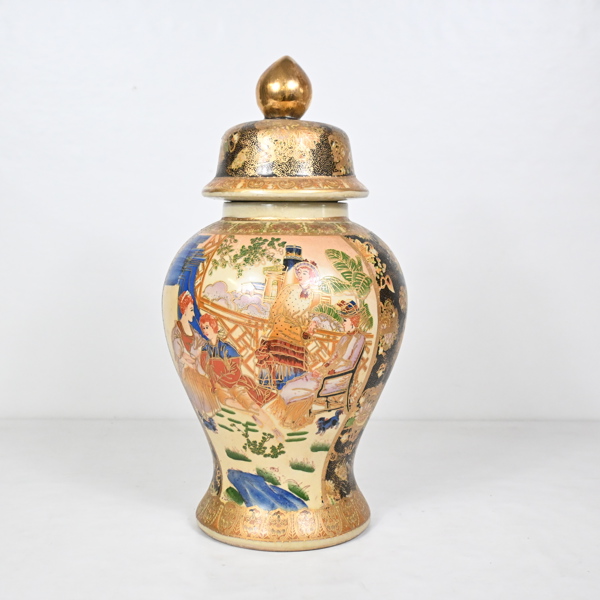 Lockurna, porslin, Satsuma, Japan.