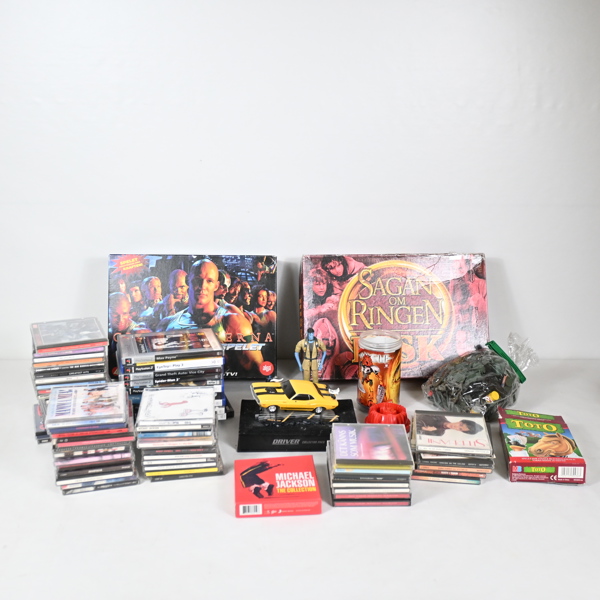 Sällskapsspel och speltillbehör.