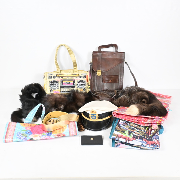 Parti handväskor med mera.