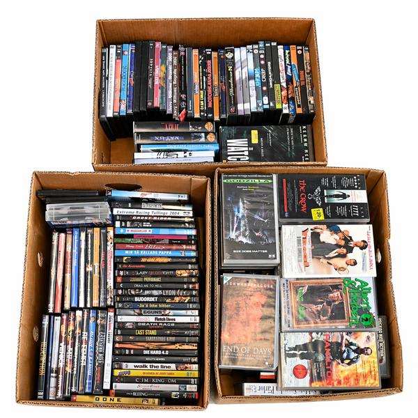 Lådor med DVD och VHS-filmer, 3st. 