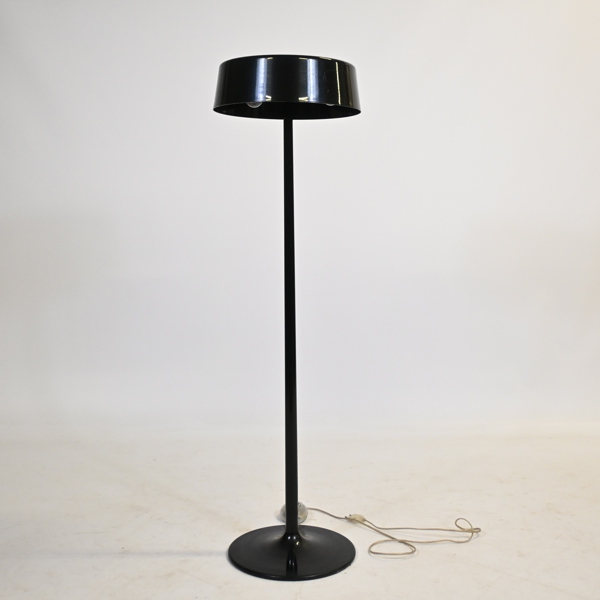 Golvlampa, lackerad metall, Italien, samtida.