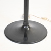 Golvlampa, lackerad metall, Italien, samtida.