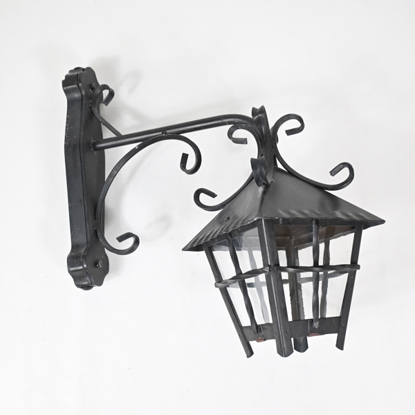 Utomhusbelysning, lykta i smide, 1900-tal.