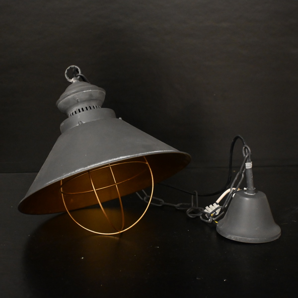 Taklampa, industristil, sent 1900-tal. 