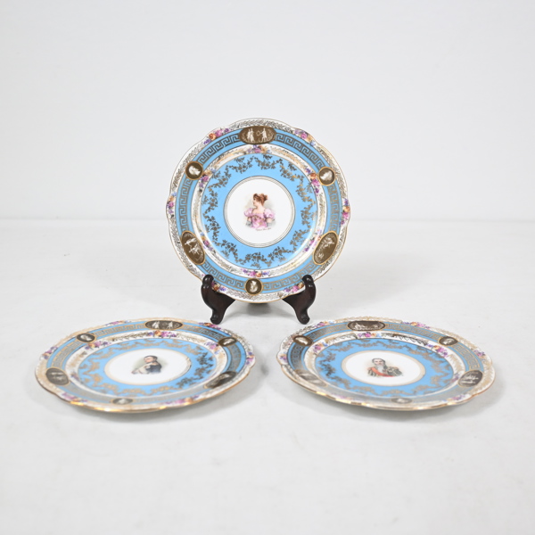 Fat, 3st, porslin, Neapel, 1800-talets andra hälft.