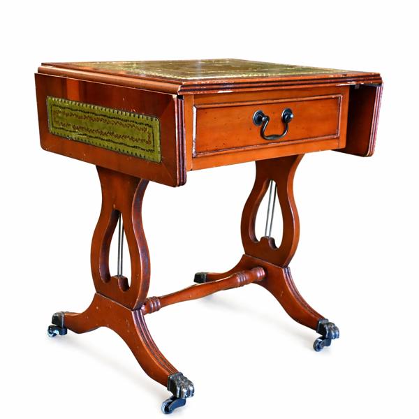 Klaffbord, engelsk stil, 1900-talets andra hälft.