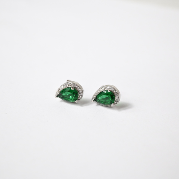 Örhängen ett par, kantat och diamanter, sterlingsilver.