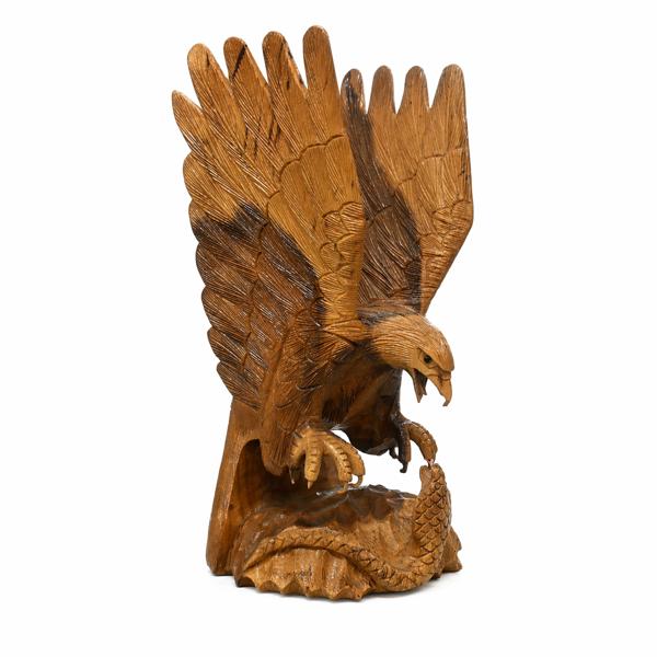 Skulptur föreställande örn, trä, 1900-tal.