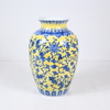 Vas, porslin, Famille Jaune, Ming-stil, Kina.