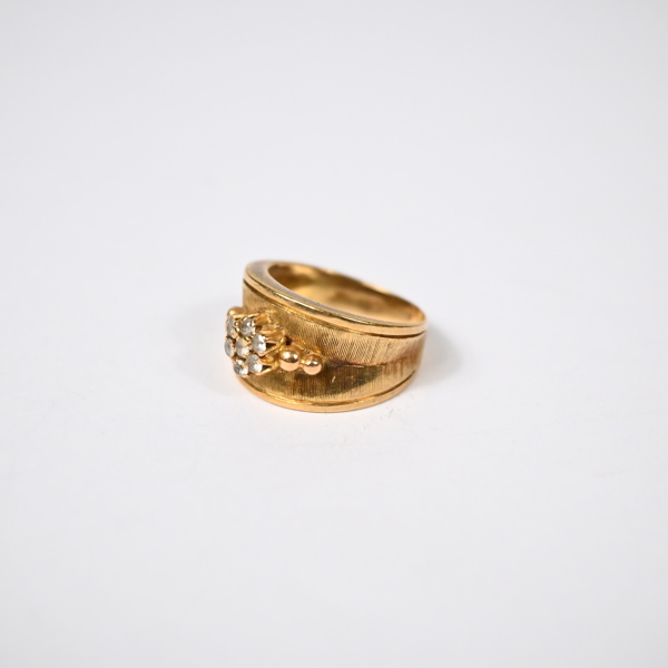 Ring i 18k guld, stenar. 