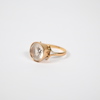 Ring i 18k guld, sten.
