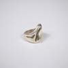 Ring i 14k vitguld och silver. 