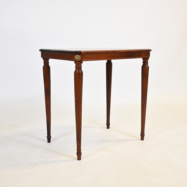 Sidobord, mahogny, gustaviansk stil, 1900-tal.