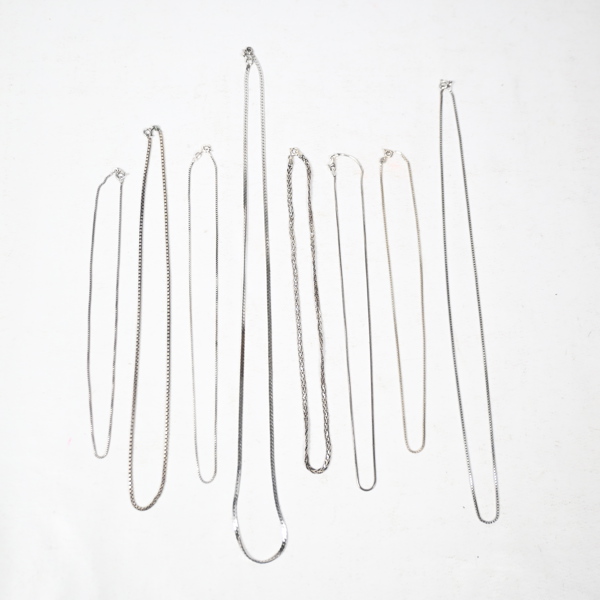 Parti halsband i silver.