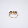 Ring i 18k guld, diamanter och pärla.