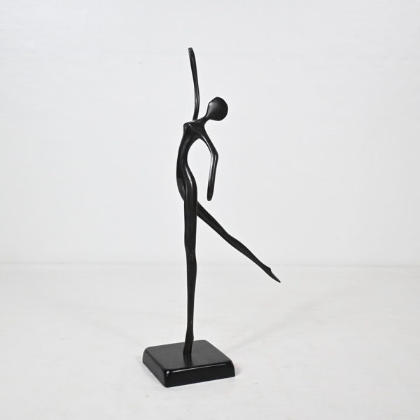 Bodrul Khalique, skulptur i metall, 2000-tal.