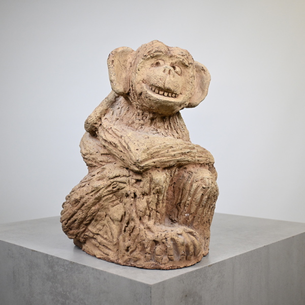 Skulptur i form av apa, lergods, signerad, 1900-tal.