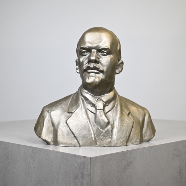 Skulptur föreställande Lenin, metall, 1900-tal.