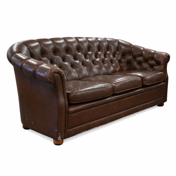 Soffa, skinn, Chesterfieldmodell, 1900-talets andra hälft.
