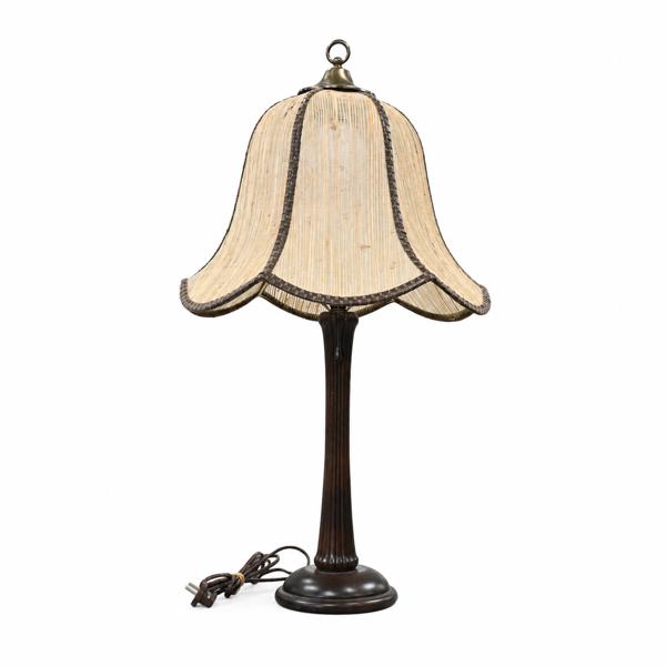 Bordslampa, trä, Miranda AB, 1900-tal.
