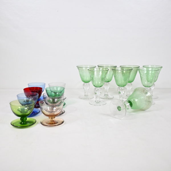 Dessertskålar och vinglas, 8+8st, glas, 1900-tal.