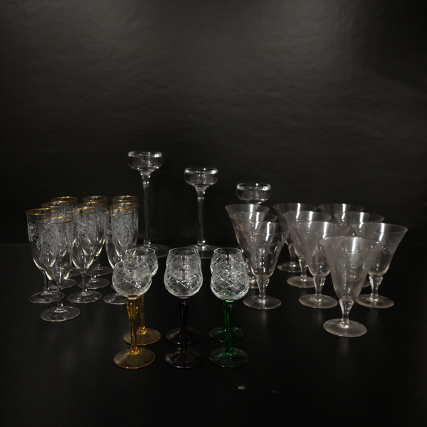 Parti glasservisdelar. 