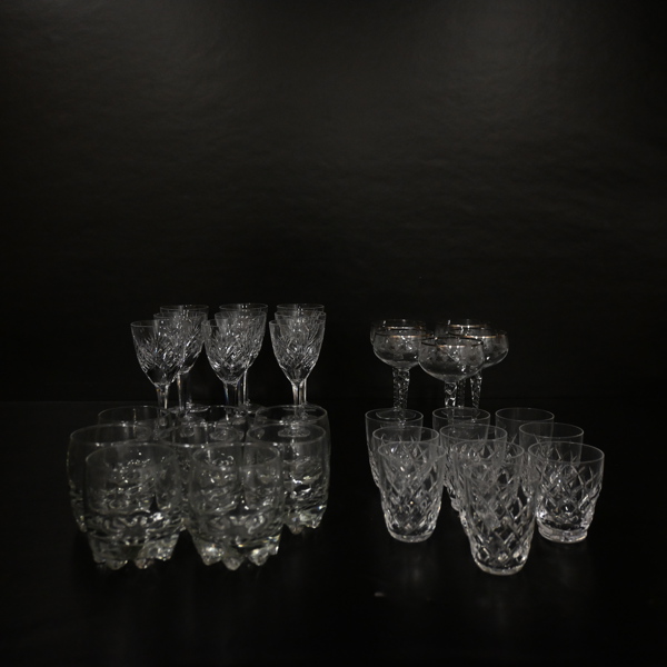 Parti glasservisdelar, kristall. 
