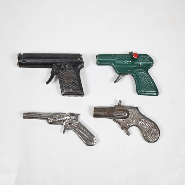 Leksakspistoler, 4st, plåt, 1940/50-tal.