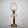 Bordsfotogenlampa, glas och mässing, tidigt 1900-tal.