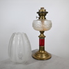 Bordsfotogenlampa, glas och mässing, tidigt 1900-tal.