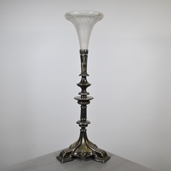 Strutvas, nysilver och glas, omkring år 1900.