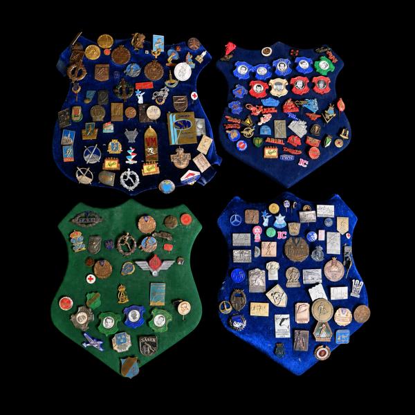 Parti pins och märken.