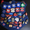 Parti pins och märken.
