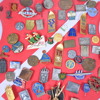 Parti pins och märken.