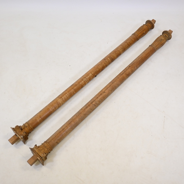 Kolonner, 2st, snidad dekor, 1800-tal. 