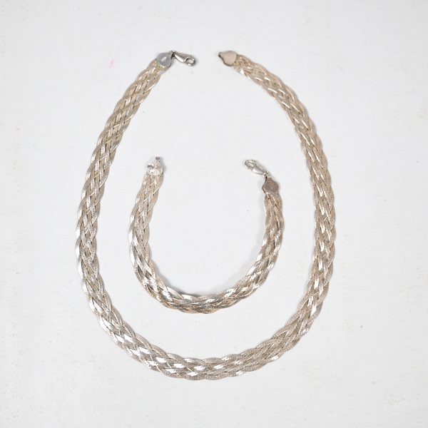 Halsband och armband, flätade, sterlingsilver.