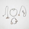 Halsband och armband i silver.