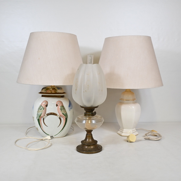 Bordslampor och fotogenlampa, 3st, 19/2000-tal.