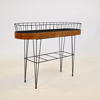 Blombord, metall och teak, 1950-tal. 