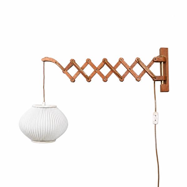 Vägglampa, sax-modell, teak, 1950/60-tal. 