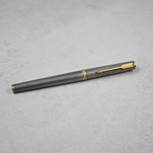 Reservoarpenna, sterlingsilver med spets i 18k, Parker, England.