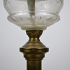 Bordsfotogenlampa, glas och mässing, omkring år 1900.