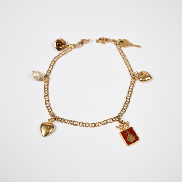 Armband med berlocker, 18k guld, bismarck-länk.