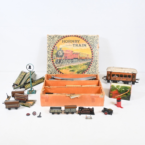 Modelljärnväg och tåg, bl a Hornby Train, 1900-talets första hälft.